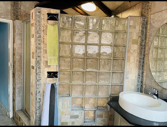 4 BEDROOM FREEHOLD FOR SALE IN DERSLEY